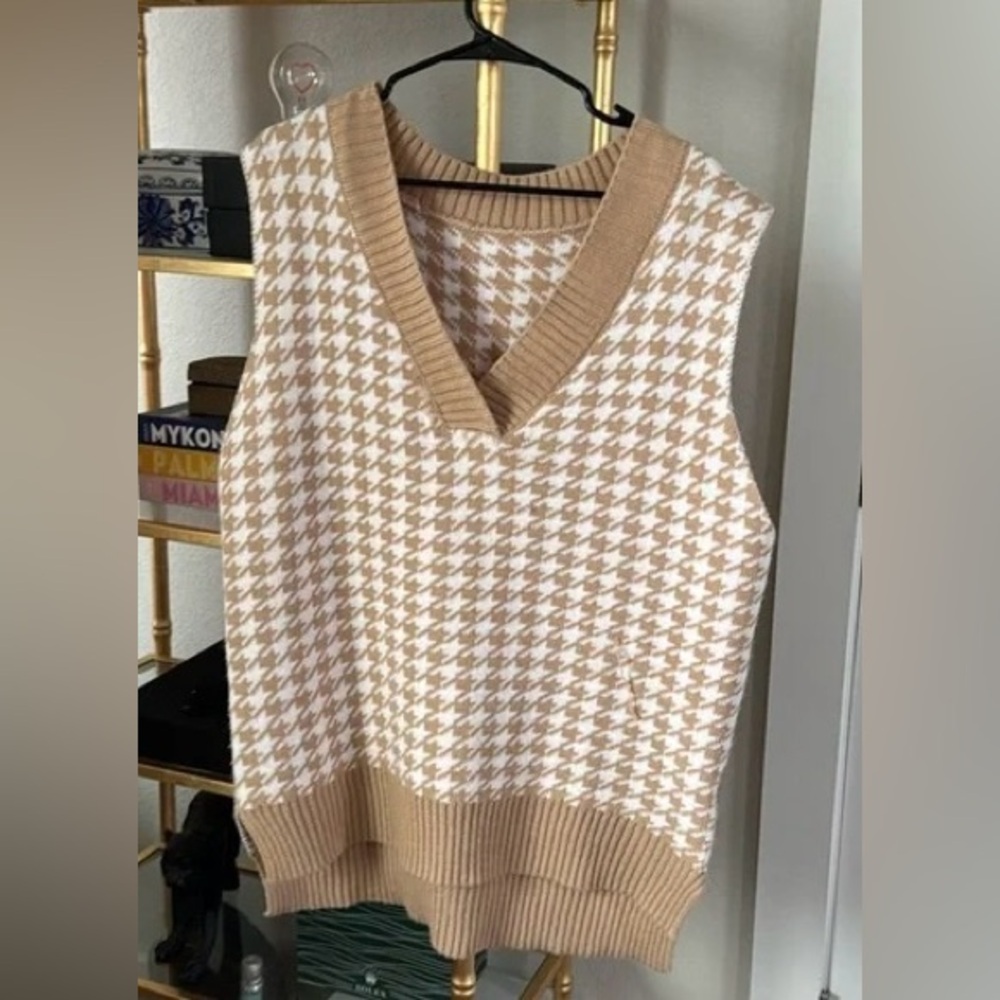 Women's Houndstooth Sweater Vest - Tan and White